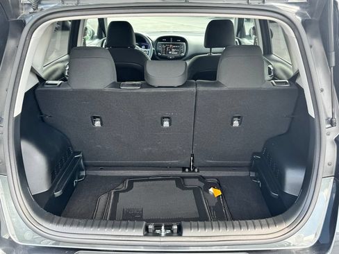 Used 2025 Kia Soul LX w/ LX Technology Package FWD image 14
