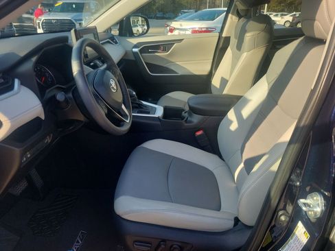 Used 2022 Toyota RAV4 XLE Premium image 15