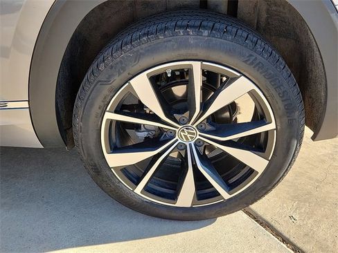 Used 2024 Volkswagen Atlas SEL Premium R-Line image 7
