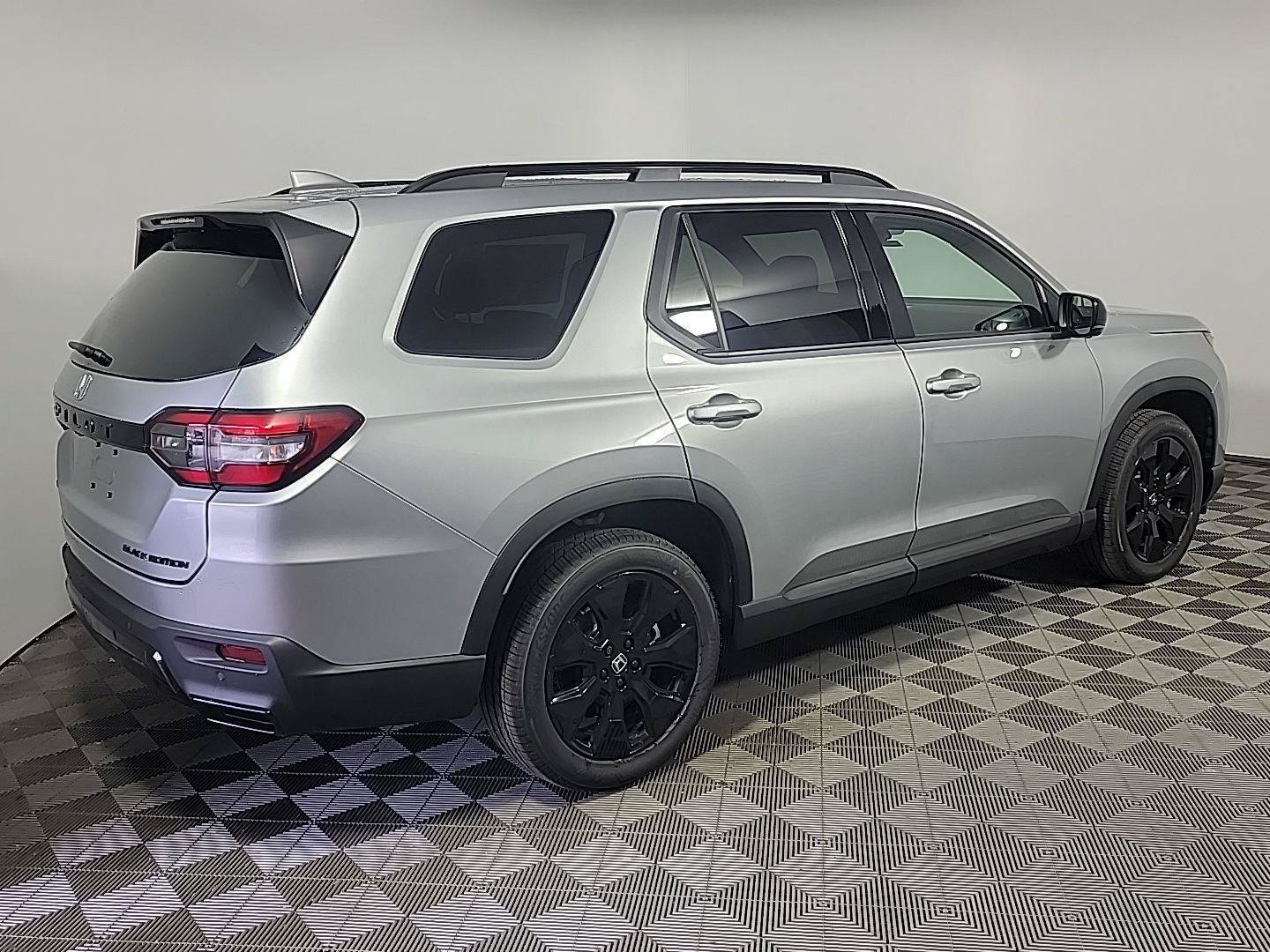 New 2026 Honda Pilot Black Edition image 3