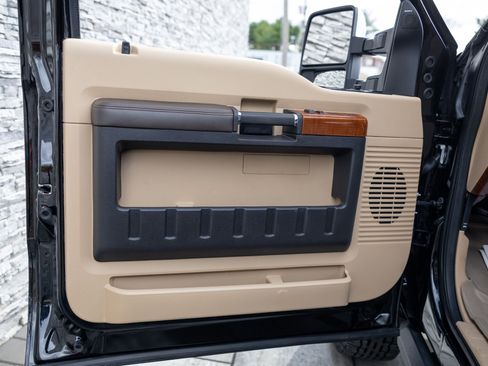 Used 2016 Ford F250 King Ranch w/ King Ranch w/Chrome Package image 34