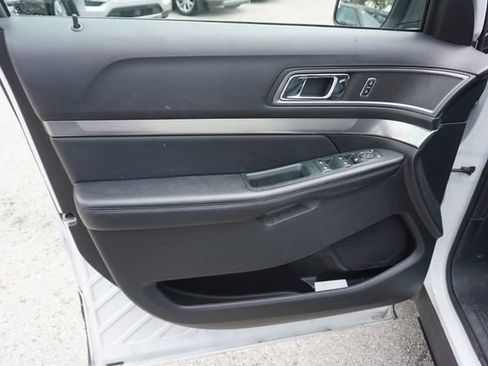 Used 2018 Ford Explorer XLT w/ Equipment Group 201A FWD image 23