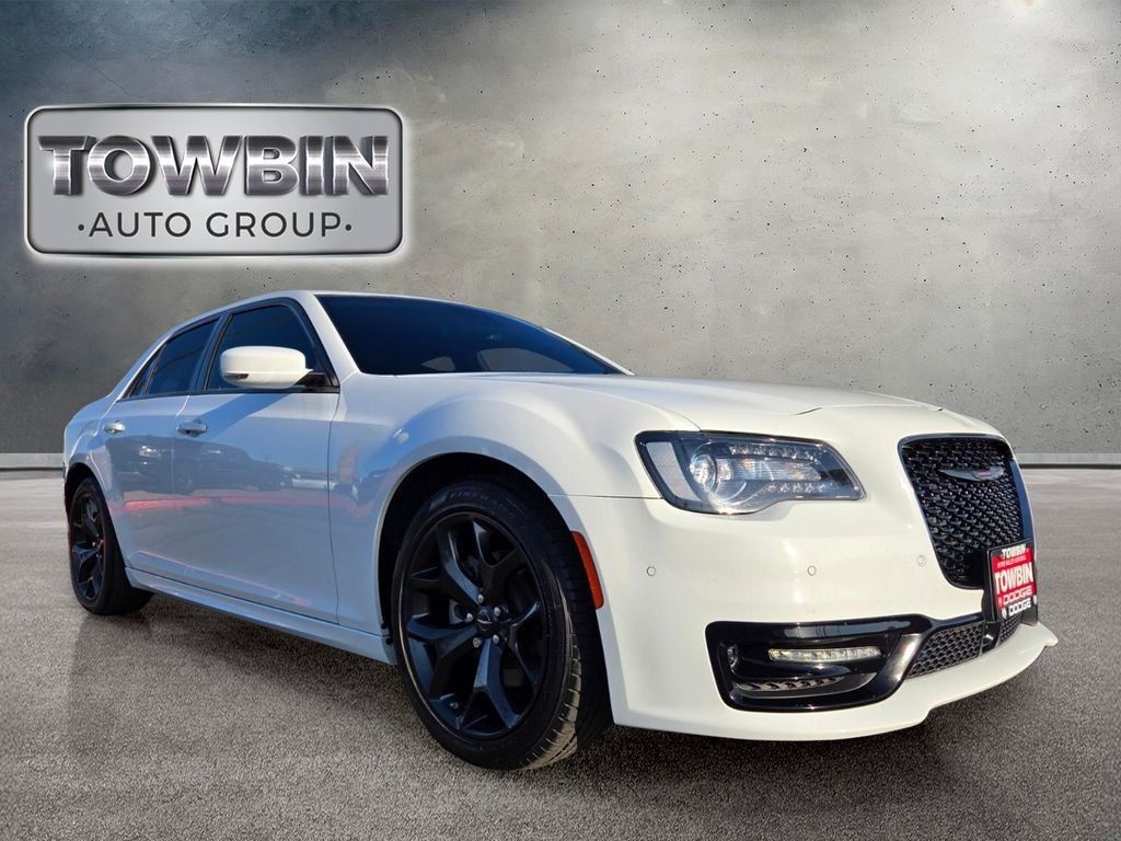 Used 2023 Chrysler 300 S w/ Comfort Group RWD image 2