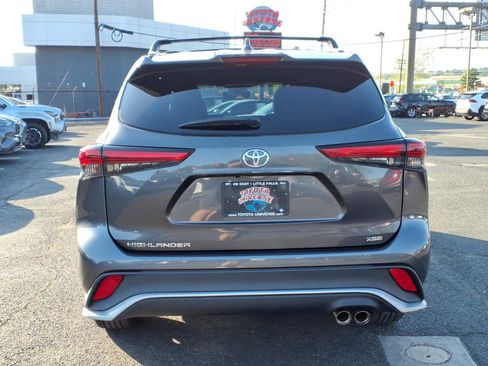 Used 2021 Toyota Highlander XSE FWD image 5