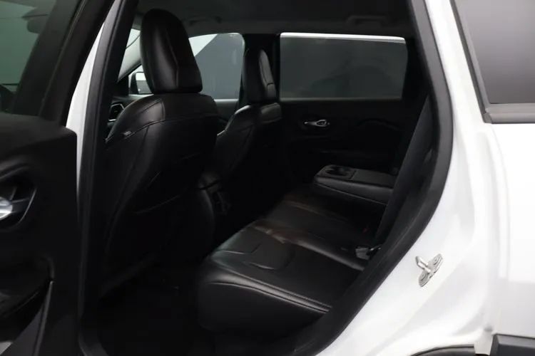 Used 2020 Jeep Cherokee Latitude Plus AWD/4WD image 15