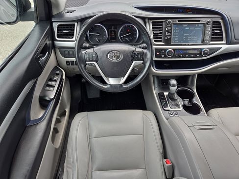 Used 2016 Toyota Highlander XLE AWD/4WD image 13