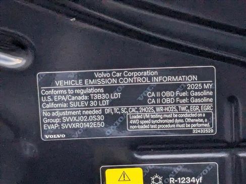 Certified 2025 Volvo XC90 B6 Ultra w/ Lounge Package image 24