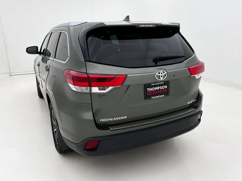Used 2017 Toyota Highlander XLE AWD/4WD image 8