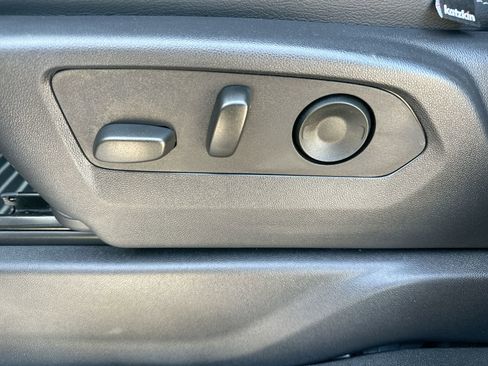 Used 2025 Chevrolet Silverado 1500 LT image 12