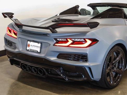 Used 2025 Chevrolet Corvette Z06 RWD image 30