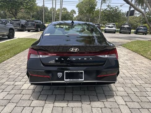Used 2025 Hyundai Elantra SEL FWD image 34