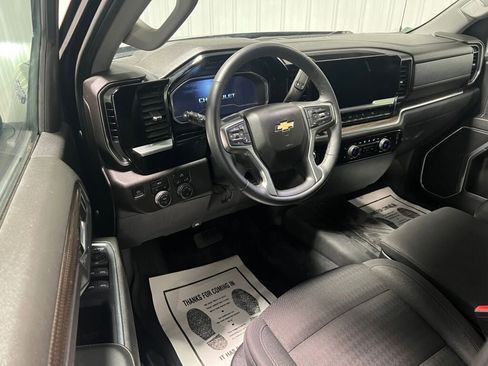 Used 2023 Chevrolet Silverado 1500 LT image 2