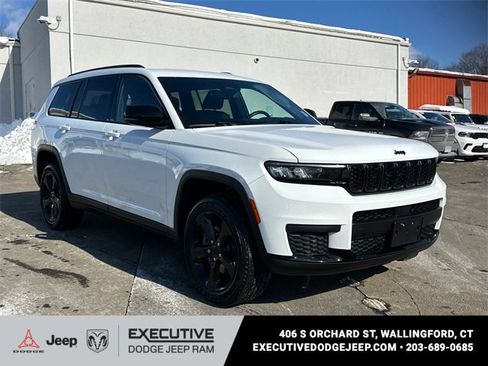 Used 2022 Jeep Grand Cherokee L Laredo image 5