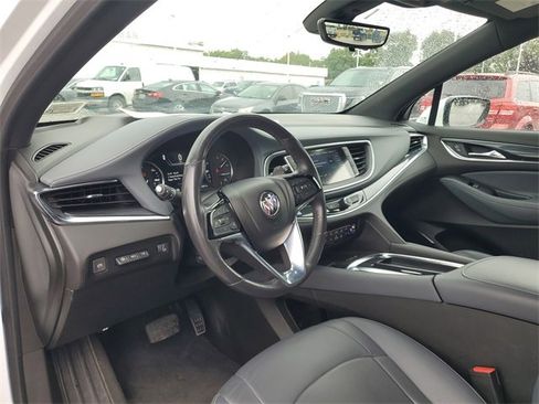 Used 2024 Buick Enclave Premium image 17