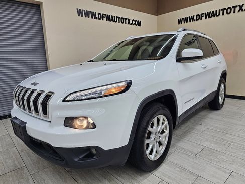Used 2014 Jeep Cherokee Latitude w/ Comfort/Convenience Group image 2