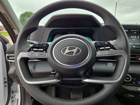 New 2025 Hyundai Elantra Blue image 17
