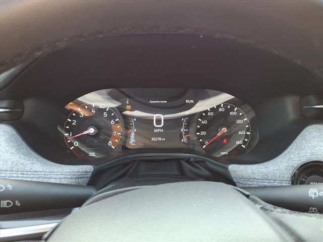 Used 2025 Jeep Compass Latitude w/ Sun & Sound Group AWD/4WD image 15