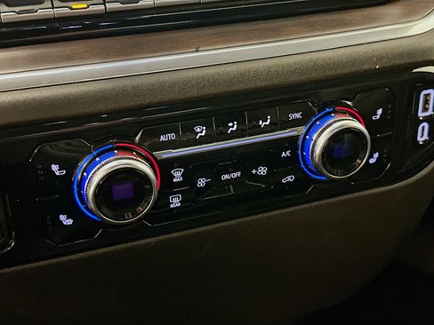 Used 2025 GMC Sierra 1500 SLT image 24