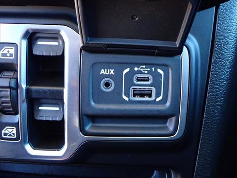 Used 2021 Jeep Gladiator Willys image 18