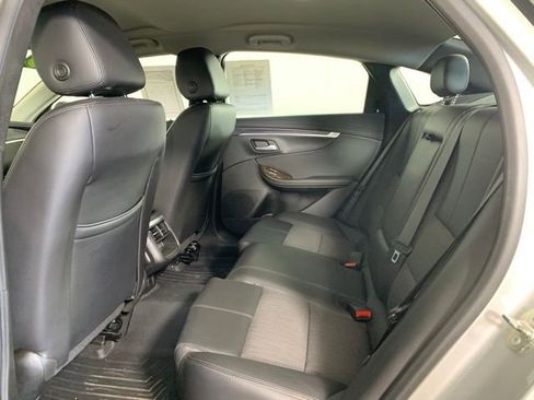 Used 2015 Chevrolet Impala LT w/ Convenience Package FWD image 6