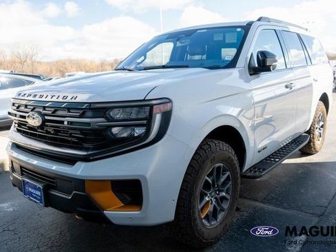 Used 2025 Ford Expedition Tremor image 1