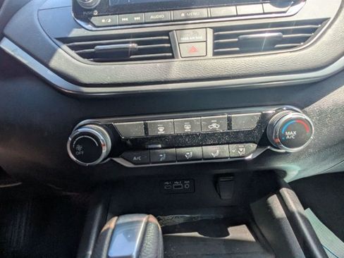 Used 2022 Nissan Altima 2.5 SV FWD image 13