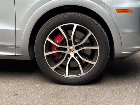 Used 2025 Porsche Cayenne S image 24