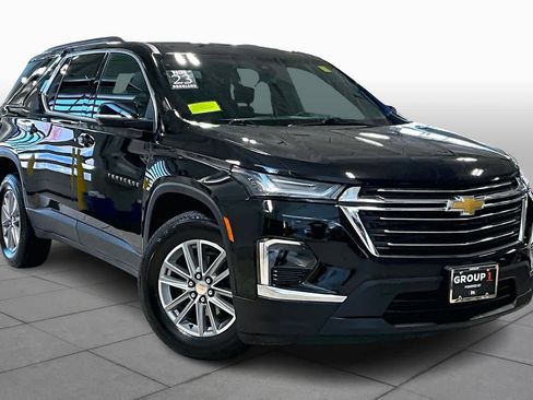 Used 2023 Chevrolet Traverse LT image 3