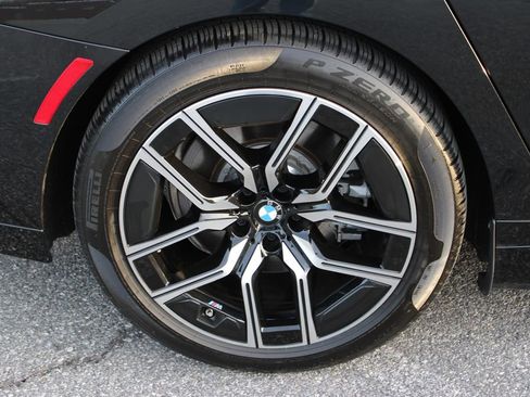 Used 2024 BMW i7 xDrive60 image 36