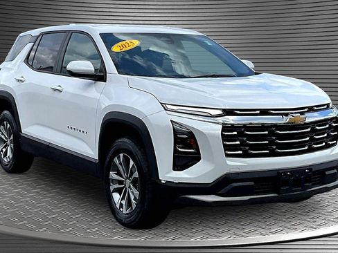 Used 2025 Chevrolet Equinox LT FWD image 1