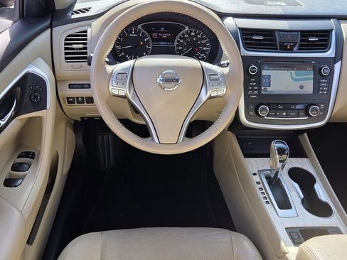 Used 2016 Nissan Altima 2.5 SL w/ 2.5 Technology Package FWD image 11