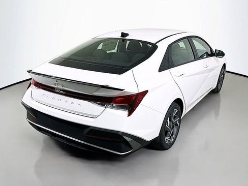 Certified 2025 Hyundai Elantra Sport FWD image 6