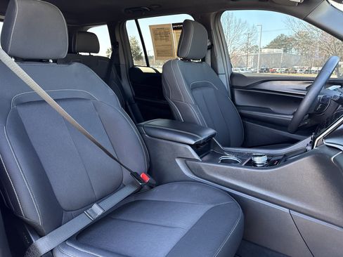 Used 2025 Jeep Grand Cherokee Laredo X image 31