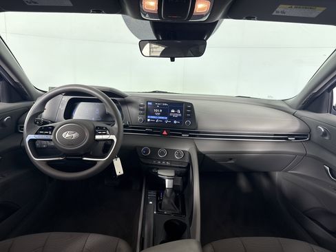 Used 2024 Hyundai Elantra SE image 22