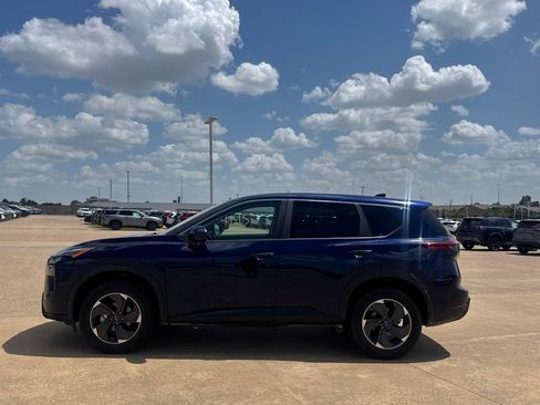 Used 2025 Nissan Rogue SV AWD/4WD image 13
