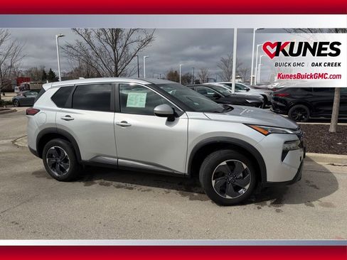 Used 2025 Nissan Rogue SV image 4