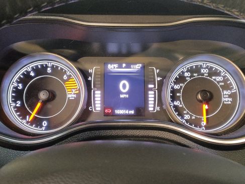 Used 2019 Jeep Cherokee Latitude w/ Cold Weather Group AWD/4WD image 23