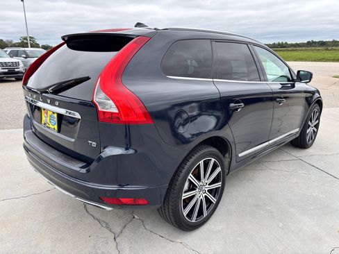 Used 2016 Volvo XC60 T5 Premier w/ Proximity Package image 4