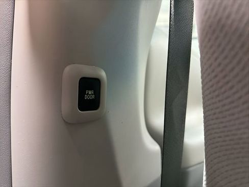 Used 2011 Toyota Sienna LE FWD image 26