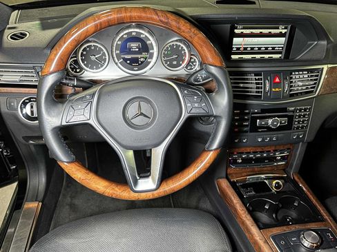 Used 2013 Mercedes-Benz E 550 4MATIC Sedan image 27