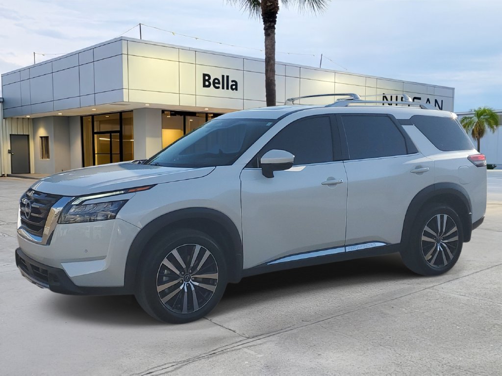 Used 2025 Nissan Pathfinder Platinum w/ Cargo Package FWD image 2