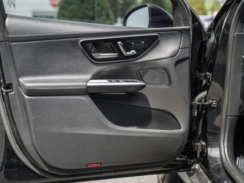 Used 2024 Mercedes-Benz GLC 300 4MATIC image 29