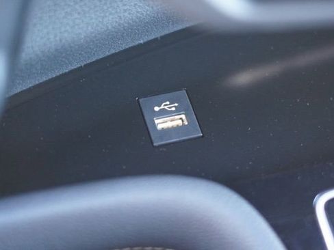 Used 2025 Toyota Sienna Platinum image 32