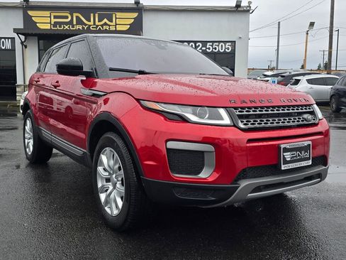Used 2017 Land Rover Range Rover Evoque SE image 4