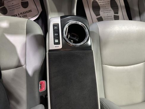 Used 2013 Toyota Prius V Five image 20
