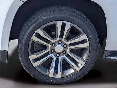 Used 2017 GMC Yukon SLT image 9