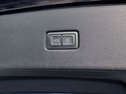 Used 2019 Audi Q8 Premium Plus w/ Premium Plus image 42