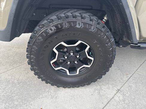 Used 2020 Jeep Gladiator Rubicon image 15