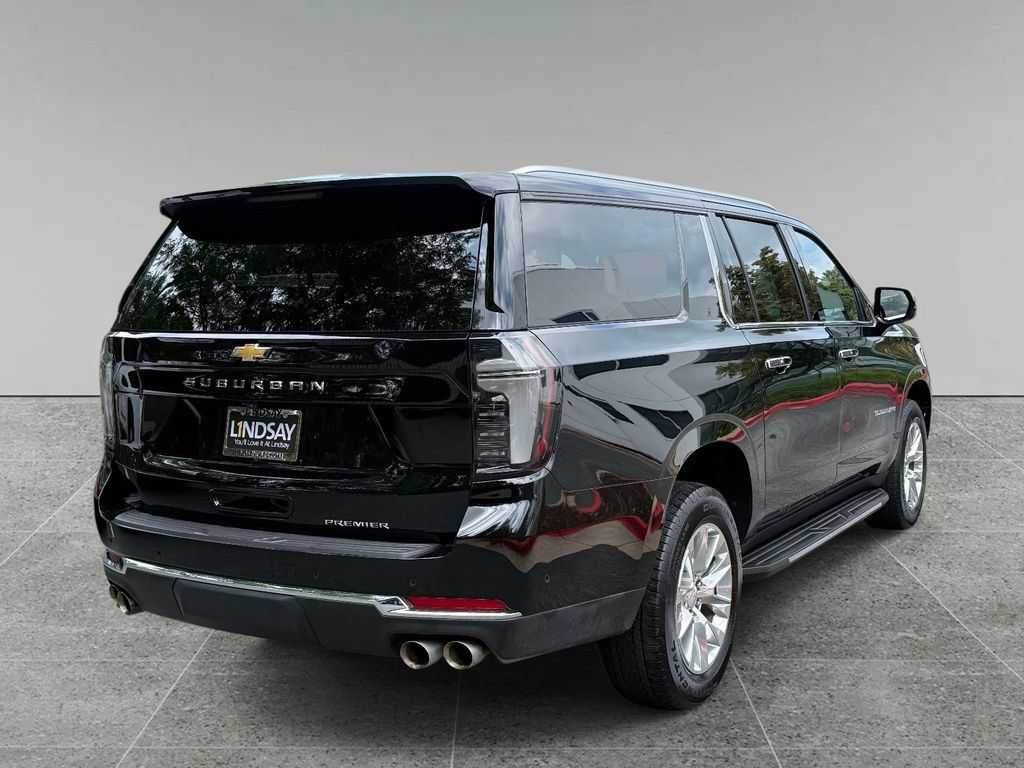 Used 2026 Chevrolet Suburban Premier AWD/4WD image 10