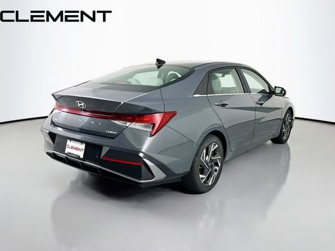 Certified 2024 Hyundai Elantra Limited FWD image 7